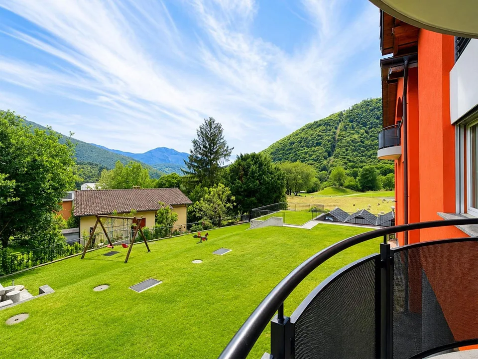 SPLENDIDE QUADRILOCALE DANS LE VERT