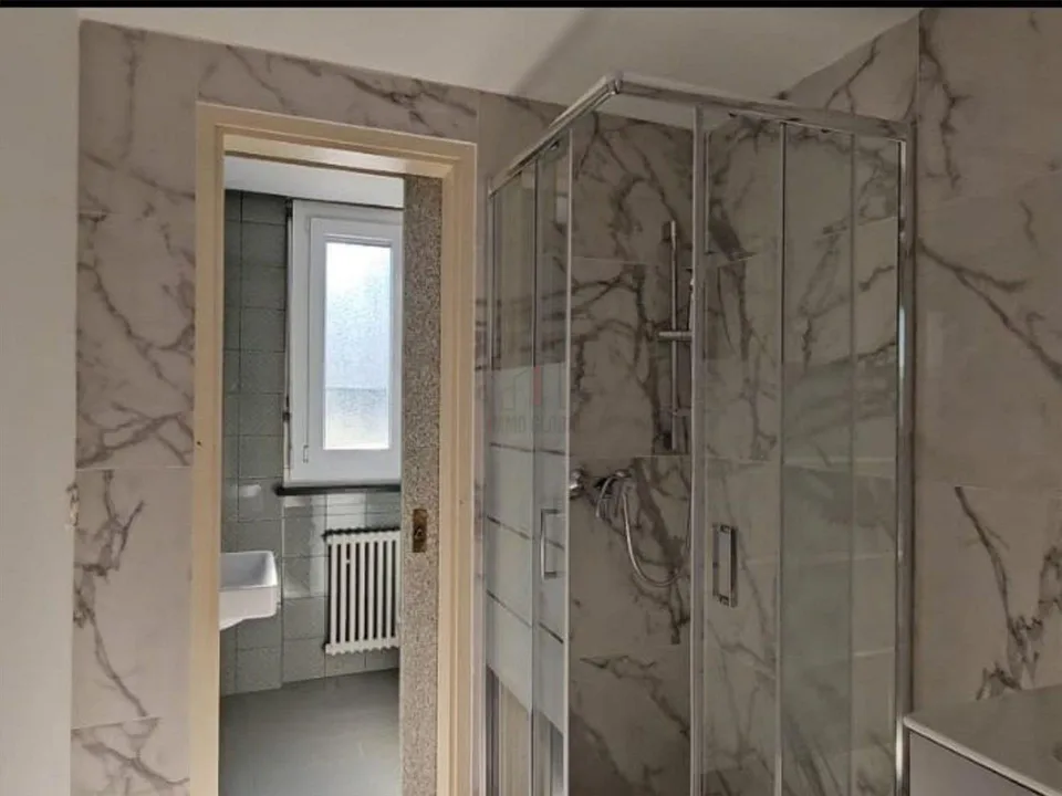 LIVING A FEW STEPS FROM THE LAKE, RENEWED THREE-ROOM APARTMENT WITH VIEW