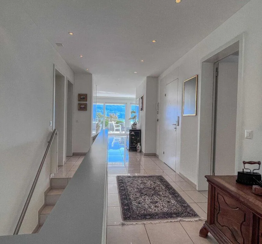 4 ½ Zimmer Penthouse-Wohnung mit Parkplätzen, Blick auf den Lago Magg...