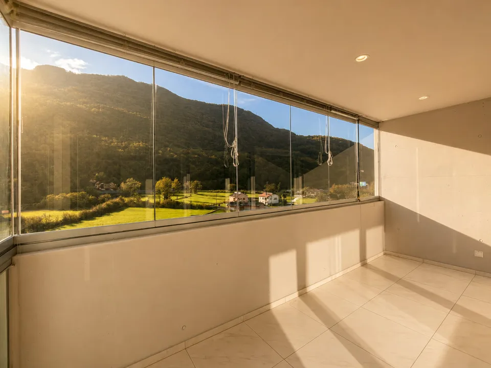 RIVERA - AFFITTASI 4.5 LOCALI CON TERRAZZA VETRATA
