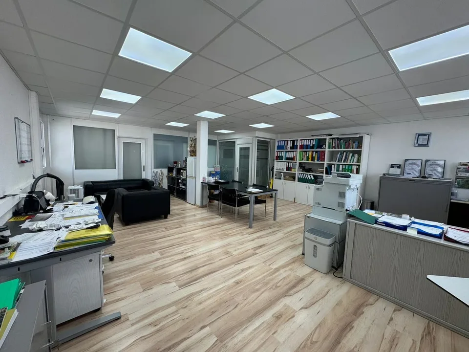 Helles Büro mit 70 m² im 2. OG in Egg – sofort verfügbar – Foto 2 von 7