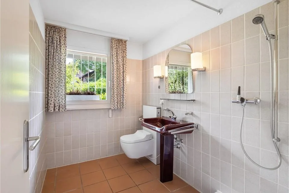 Gepflegtes Einfamilienhaus auf 1'008 m² Grundstück mit aussergewöhnlichem Entwicklungspotenzial – Foto 4 von 6