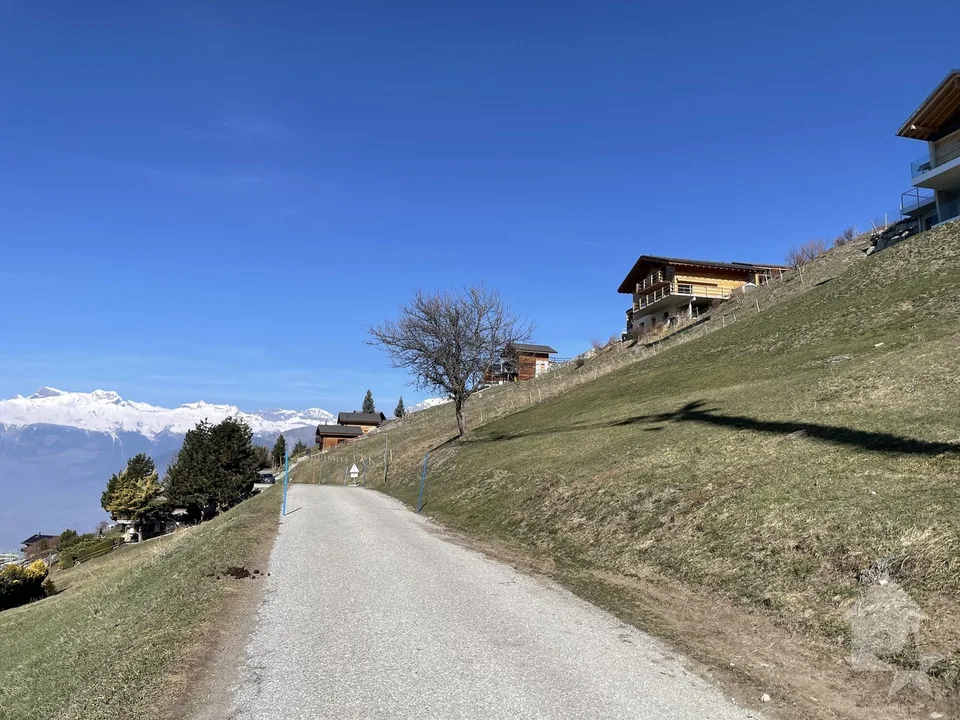 Bellissimo terreno edificabile con permesso di costruire per un cottage! – foto 2 di 8