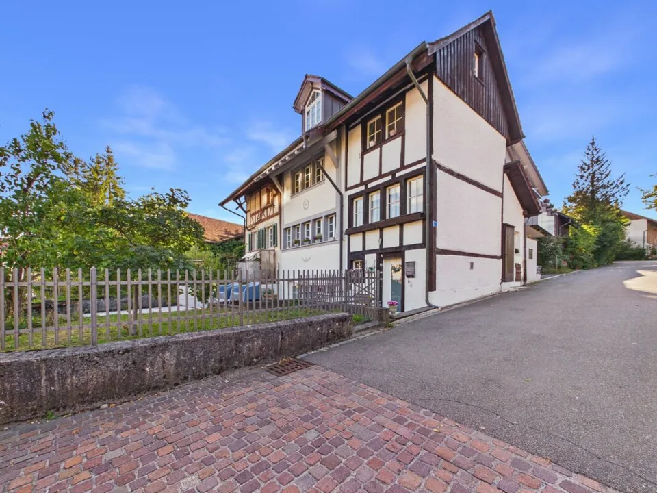 Vivere con storia e carattere nel vecchio centro del villaggio di Dietlikon – foto 2 di 11