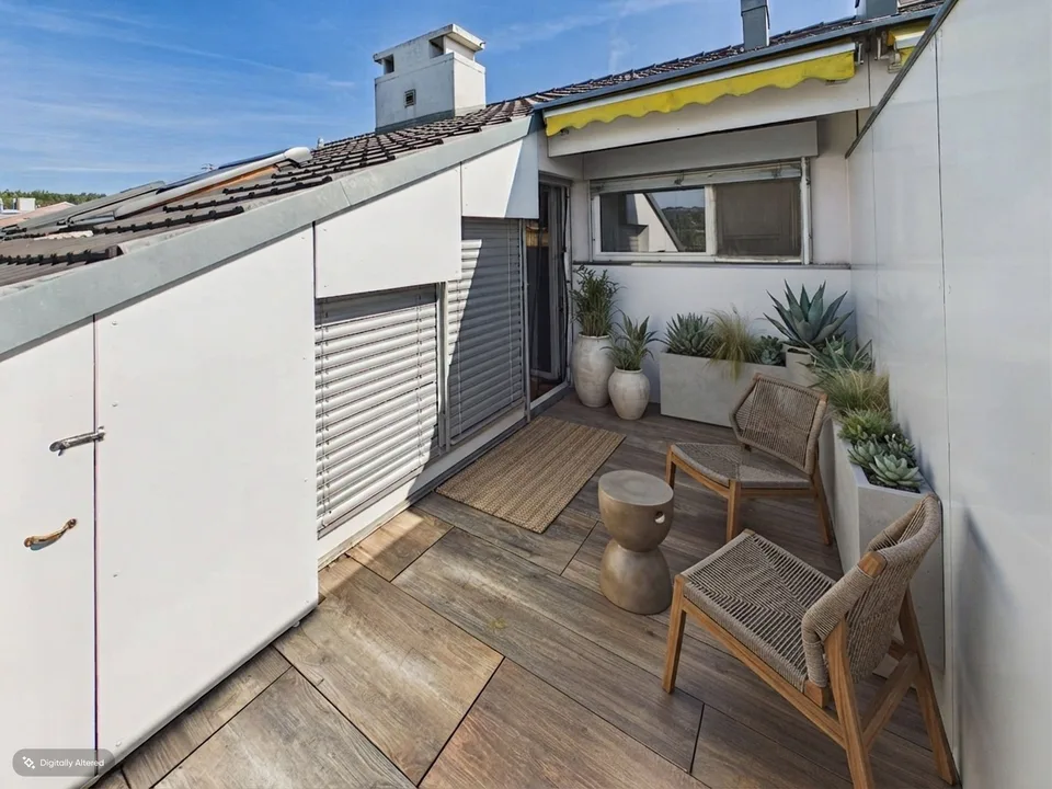 Dream maisonette on two levels: Renovated with underfloor heating, balconies, and indoor parking space – photo 9 of 24