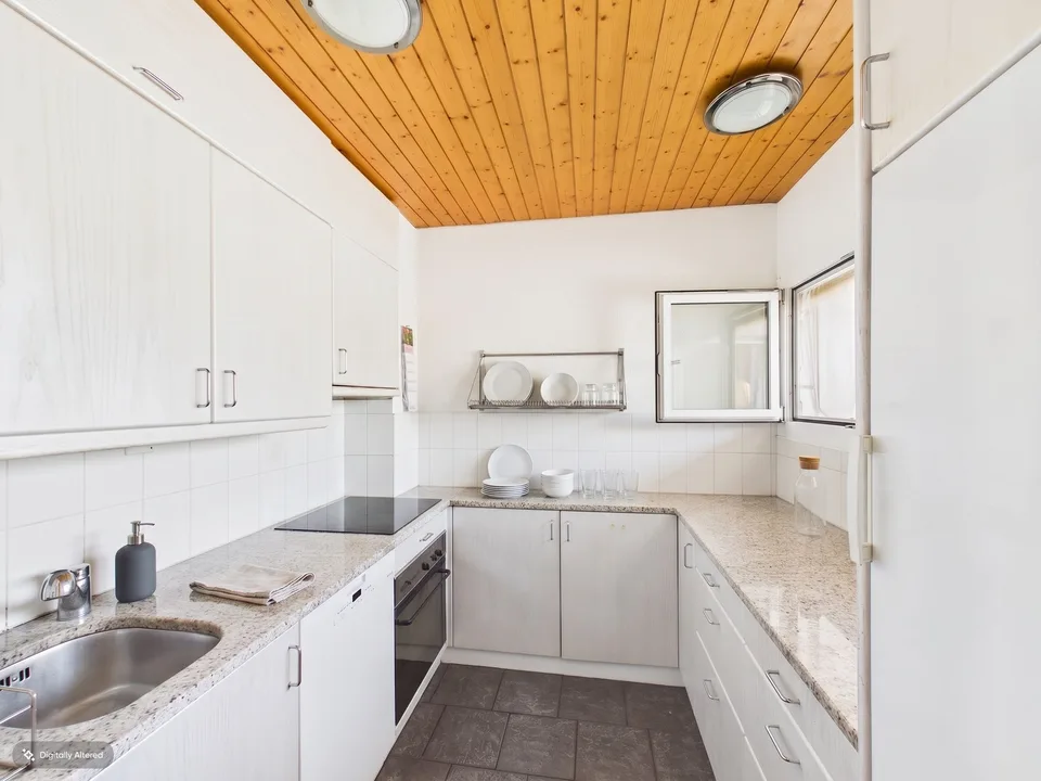 Dream maisonette on two levels: Renovated with underfloor heating, balconies, and indoor parking space – photo 2 of 24