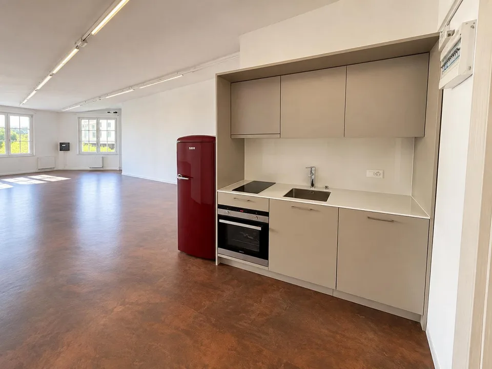 Lavorare nei locali dell'ex fabbrica di seta – foto 2 di 3