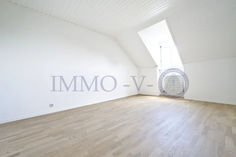 HOCHWERTIGES DUPLEX MIT SCHÖNEM VOLUMEN