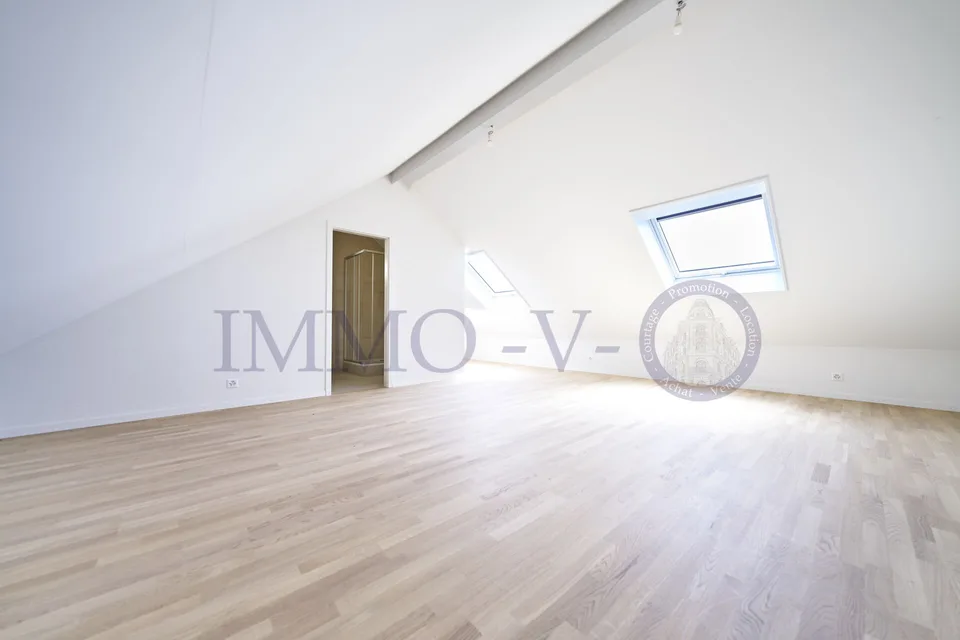 HOCHWERTIGES DUPLEX MIT SCHÖNEM VOLUMEN