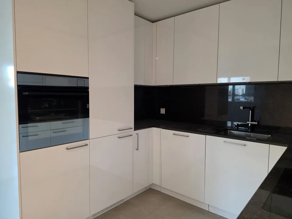 Erstvermietung im HIGH FIVE 4.5-Zimmer-Gartenwohnung, Glattbrugg – Foto 2 von 9