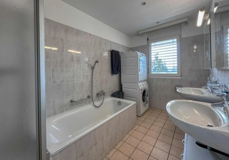 Luxus-Penthouse mit 4 ½ Zimmern, Parkplätzen, Blick auf den Lago Maggiore