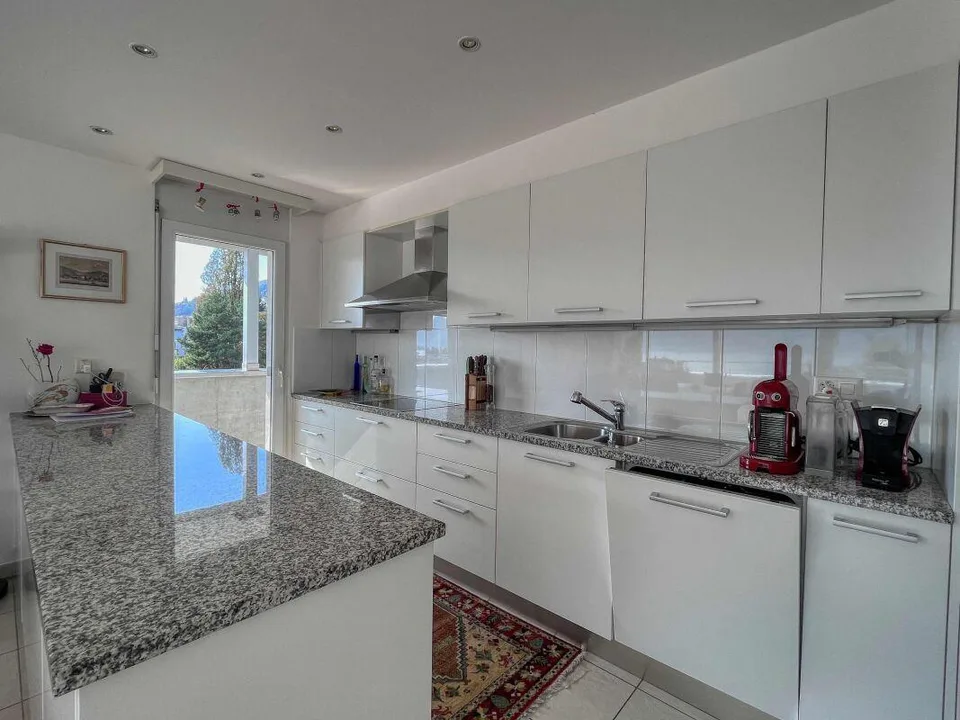 Luxus-Penthouse mit 4 ½ Zimmern, Parkplätzen, Blick auf den Lago Maggiore