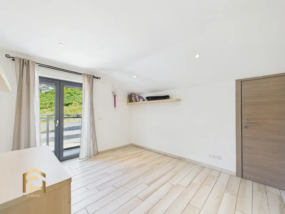 Appartement duplex avec piscine, jardin et vue sur le lac Majeur