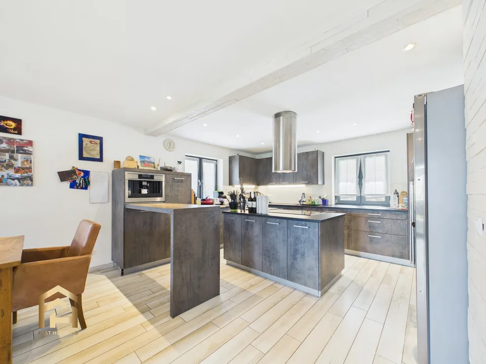 Appartement duplex avec piscine, jardin et vue sur le lac Majeur