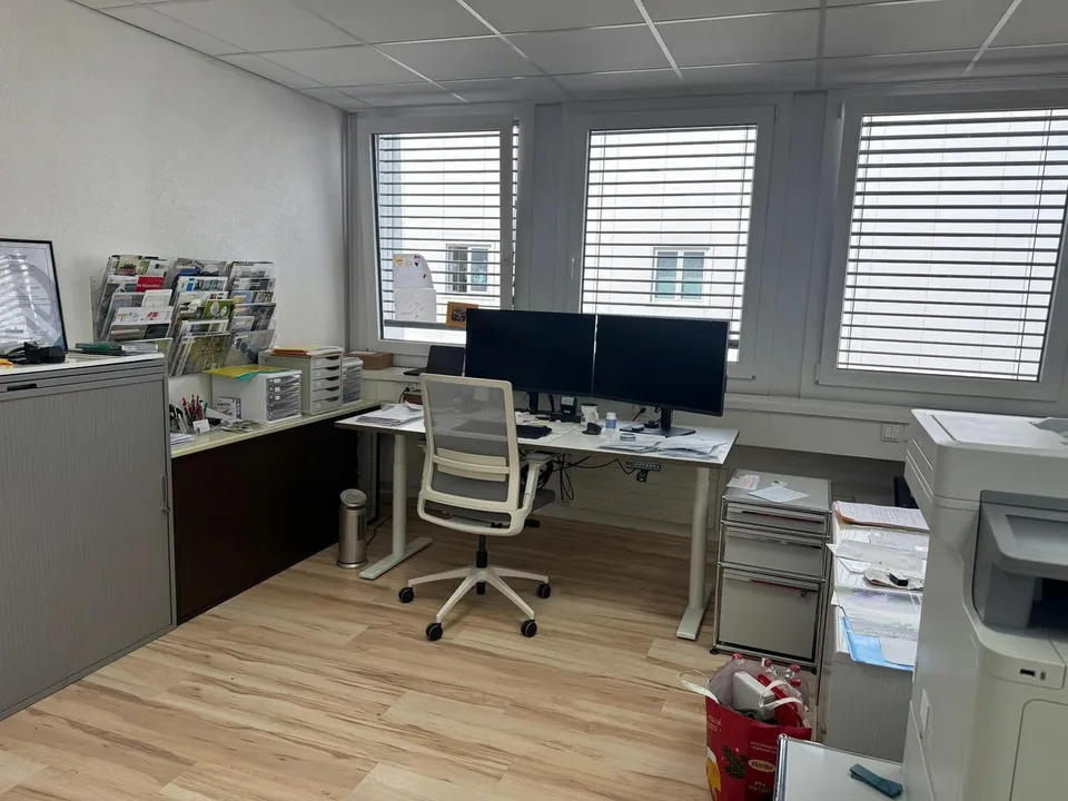 Helles Büro mit 70 m² im 2. OG in Egg – sofort verfügbar – Foto 3 von 7