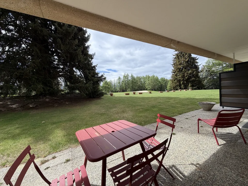 Situation exceptionnelle pour ce 4.5 pièces au bord du golf