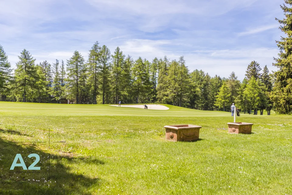 Situation exceptionnelle pour ce 4.5 pièces au bord du golf