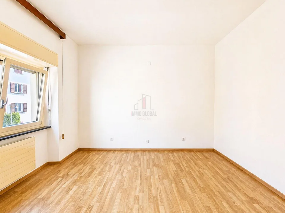 Appartement accueillant et lumineux de trois pièces près du centre