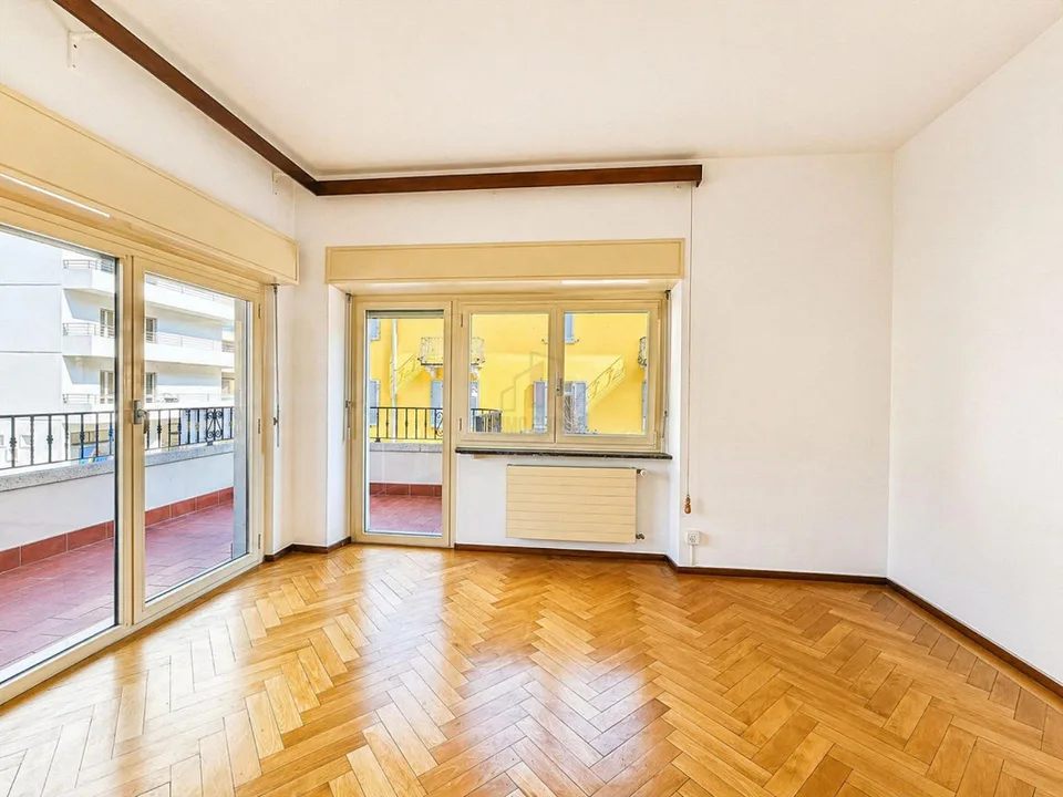 Appartement accueillant et lumineux de trois pièces près du centre