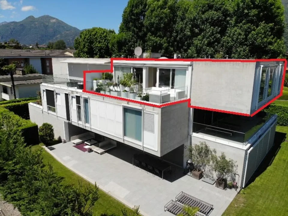 Lussuoso appartamento attico 4.5 locali con grande terrazza e 2 posti auto nel garage sotterraneo