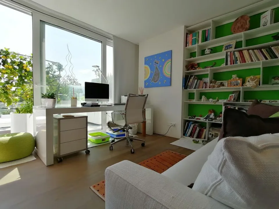 Lussuoso appartamento attico 4.5 locali con grande terrazza e 2 posti auto nel garage sotterraneo
