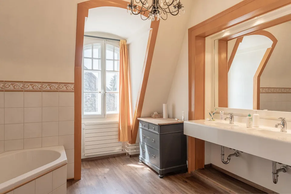 Enchanteur, rêveur et prestigieux – un espace de vie spacieux au sein de l'historique – photo 12 sur 19