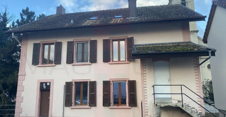 Edificio situato nel centro del villaggio di Courgenay – foto 2 di 13