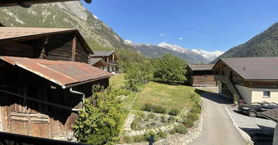 Appartement et terrain à vendre dans le village de Vollèges – photo 2 sur 8