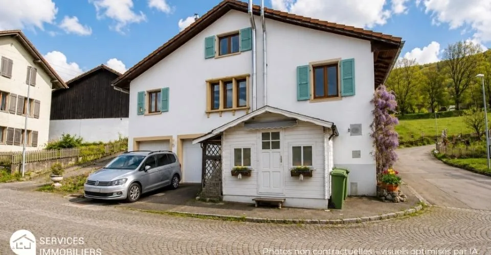 Yielding House with 3 Apartments – photo 3 of 12