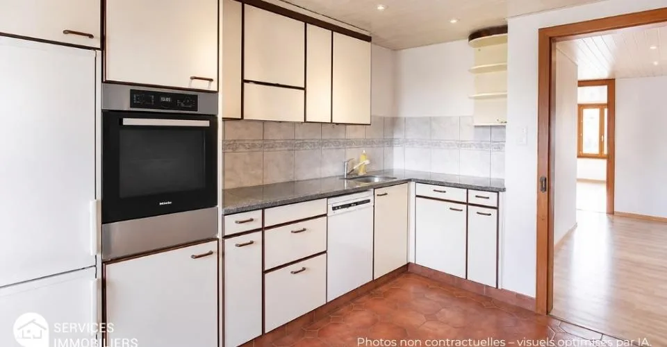 Yielding House with 3 Apartments – photo 5 of 12