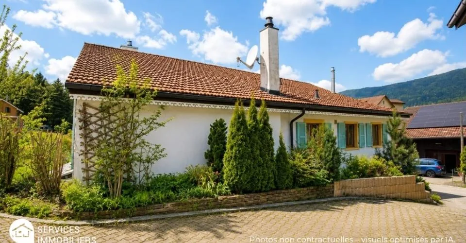 Yielding House with 3 Apartments – photo 4 of 12