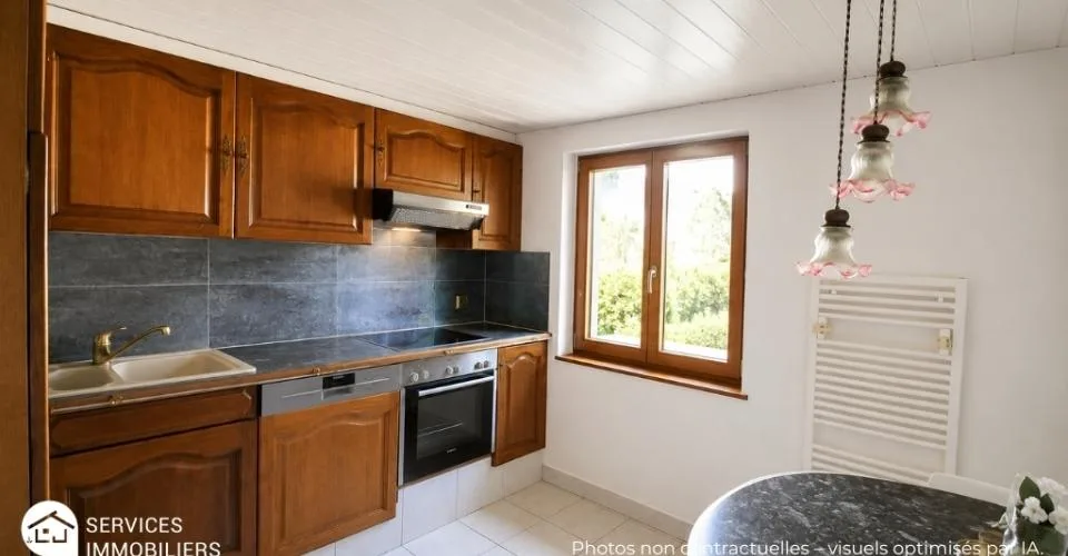 Yielding House with 3 Apartments – photo 8 of 12