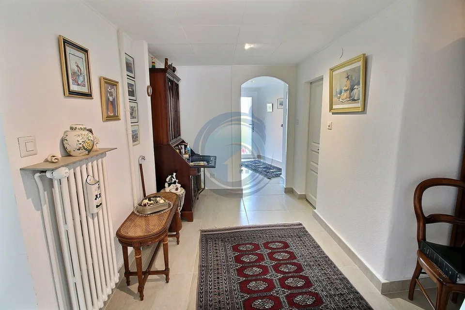 SUPERBE PROPRIÉTÉ MULTIFAMILIALE DE 4 LOGEMENTS AVEC VUE IMPRENABLE SUR LE LAC – photo 7 sur 17