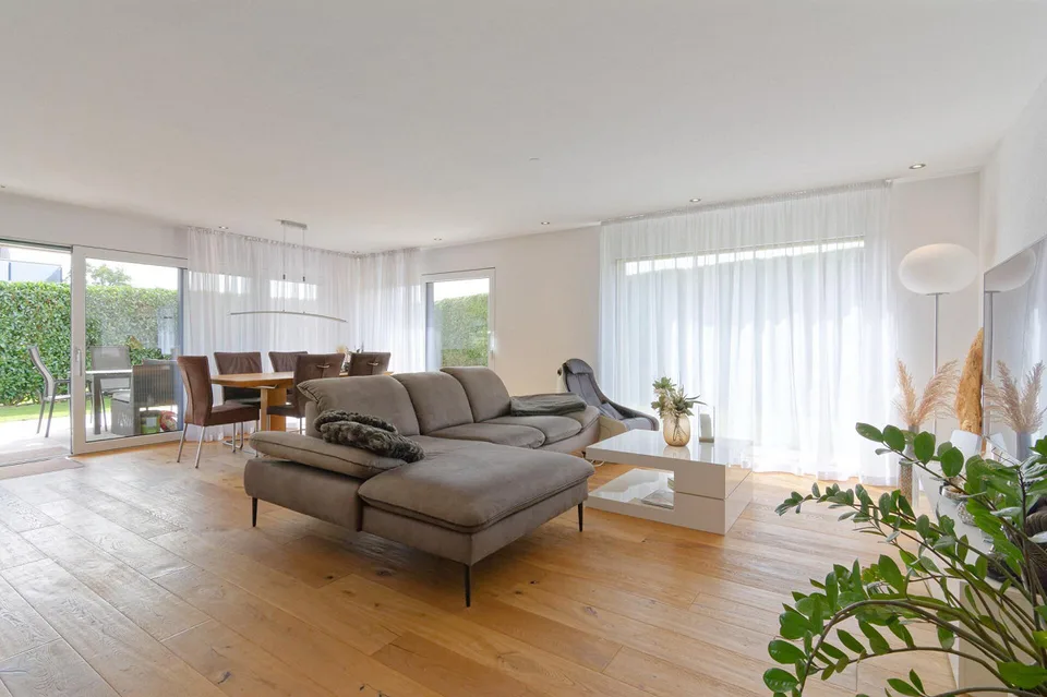 Maison individuelle 5.5 pièces presque neuve avec 2 places de parking en sous-sol – photo 2 sur 16