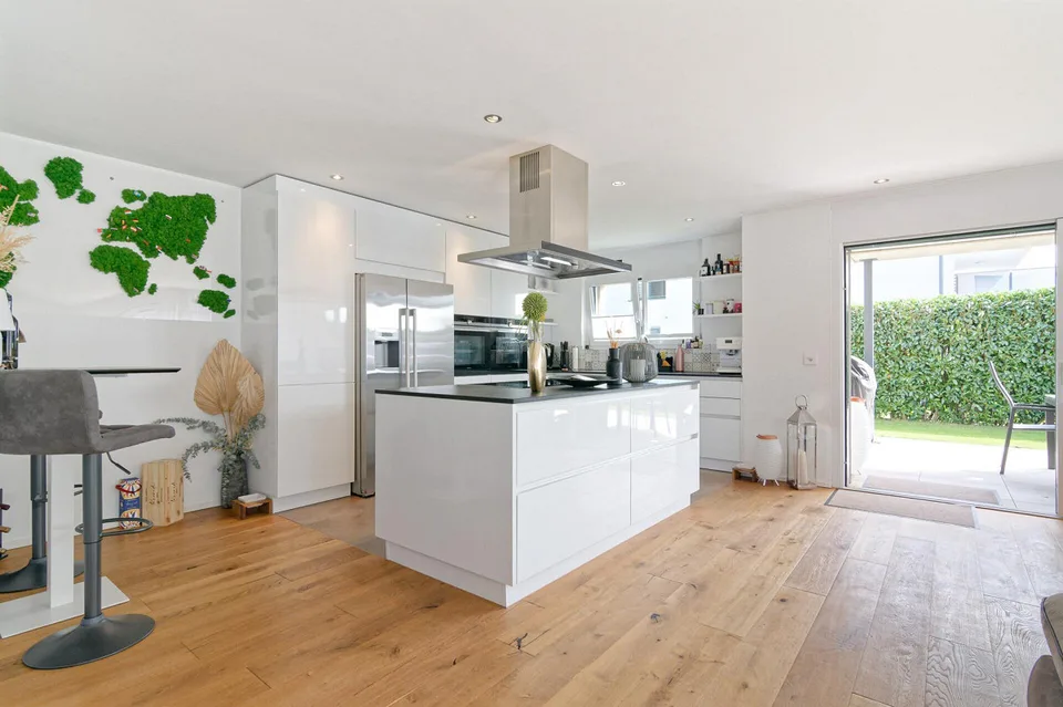 Maison individuelle 5.5 pièces presque neuve avec 2 places de parking en sous-sol – photo 3 sur 16