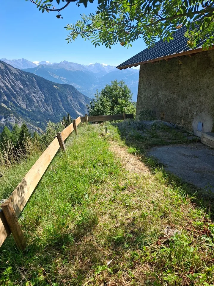 Charmante Mayen mit herrlichem Panoramablick auf die Berge – Foto 2 von 10