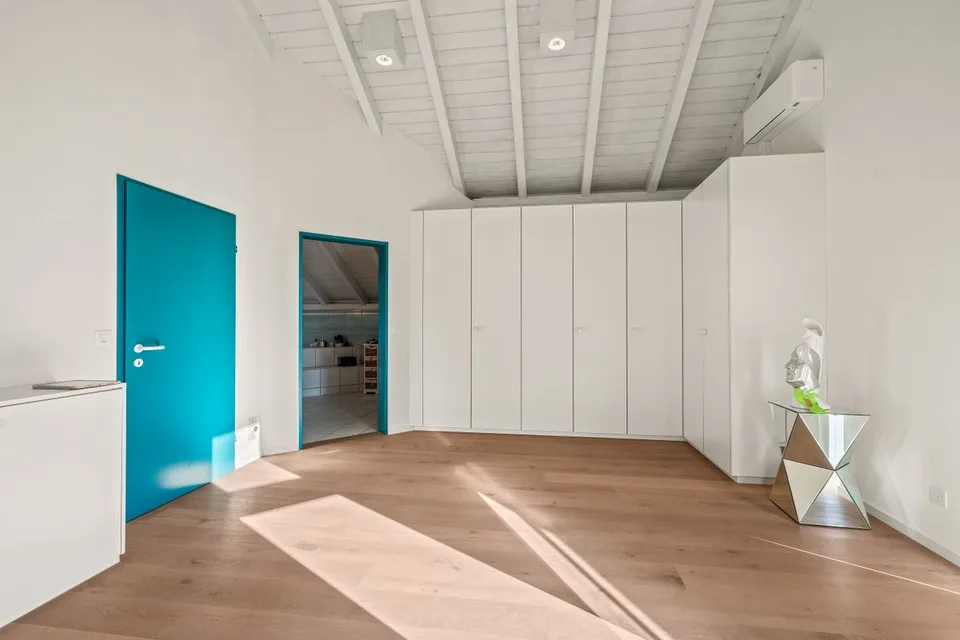 VILLA EXCLUSIVE AVEC PISCINE | 285 m² DE SURFACE HABITABLE | 1'058 m² DE TERRAIN – photo 12 sur 13