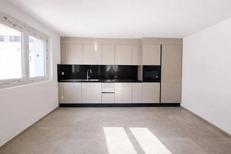 WOHNEN UND INVESTIEREN: ZWEIFAMILIENHAUS MIT ZWEI UNABHÄNGIGEN EINHEITEN – Foto 2 von 12