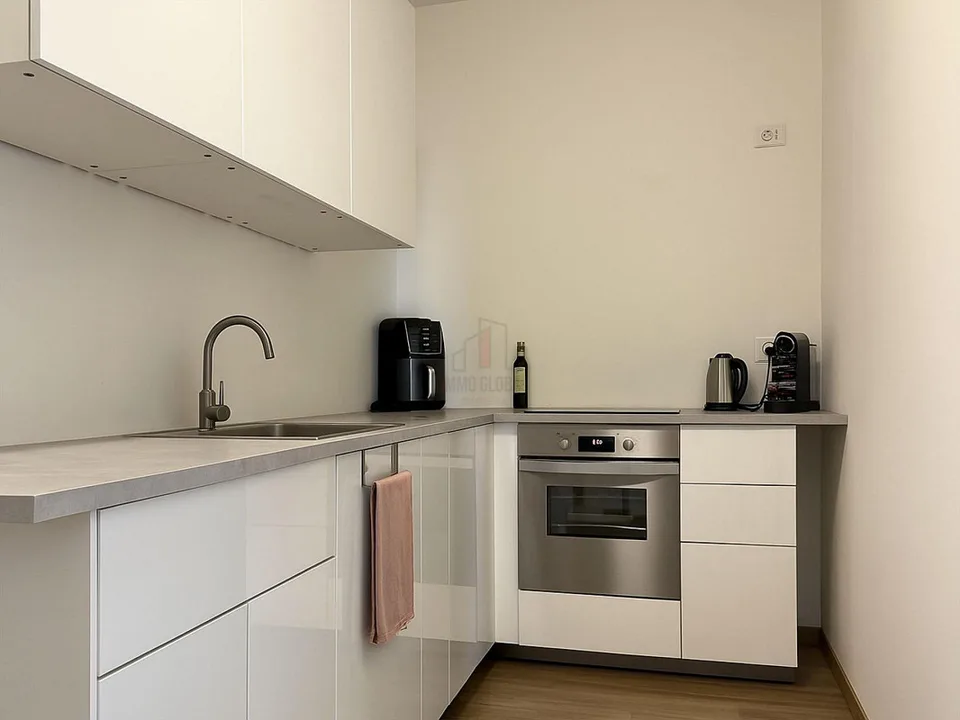 COMODO CON PARZIALE VISTA LAGO – foto 7 di 13