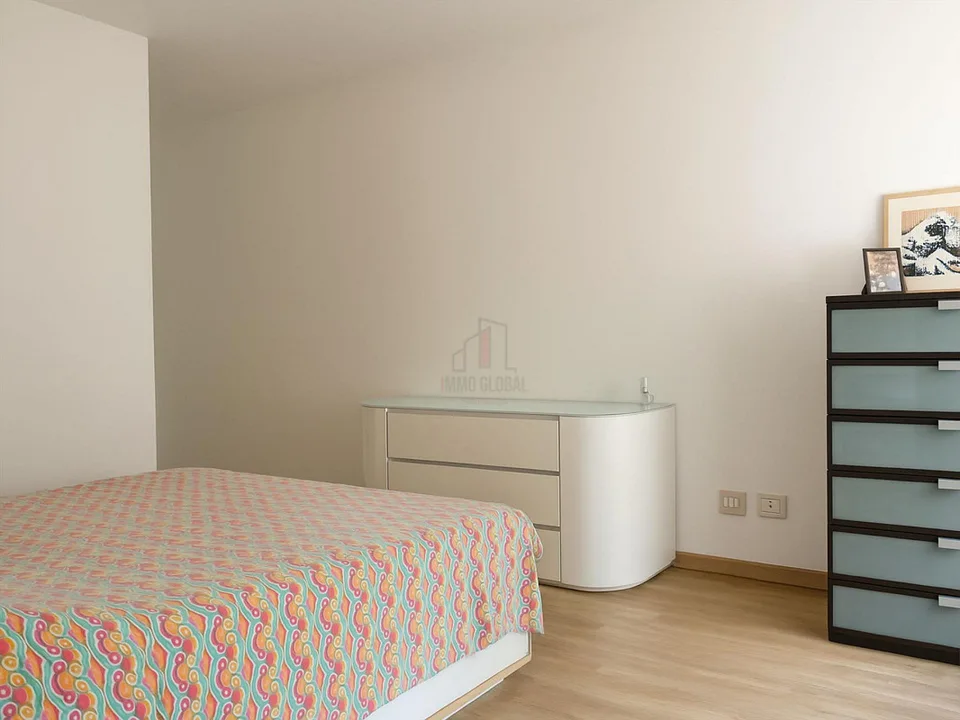 COMODO CON PARZIALE VISTA LAGO – foto 9 di 13