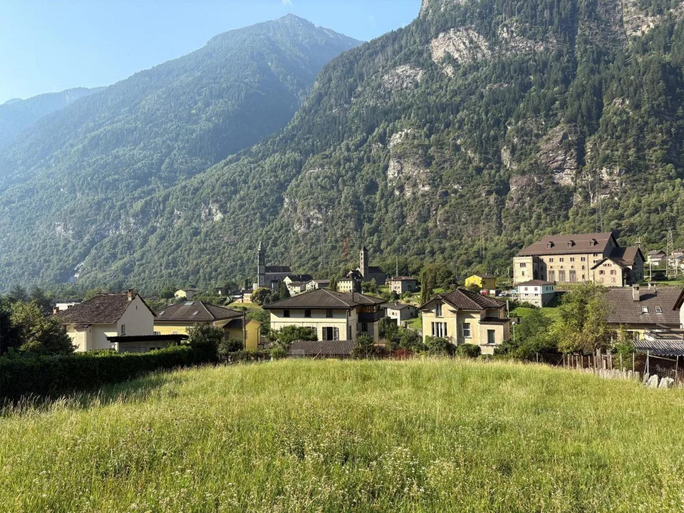 BAUEN IN EINEM SONNIGEN WOHNGEBIET UMGEBEN VON GRÜN – Foto 2 von 9