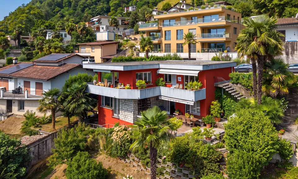 VILLA 6.5 ROOMS TO RENOVATE WITH BREATHTAKING LAKE VIEW IN AGNO – photo 9 of 9