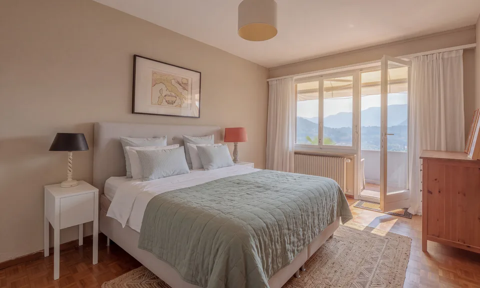 VILLA 6.5 ROOMS TO RENOVATE WITH BREATHTAKING LAKE VIEW IN AGNO – photo 5 of 9