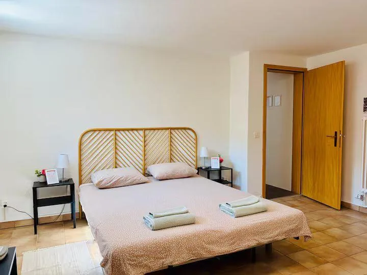 Bilocale ristrutturato con terrazza, ingresso indipendente e parcheggio incluso a Losone – disponibile da novembre per soggiorni di media durata – foto 15 di 20