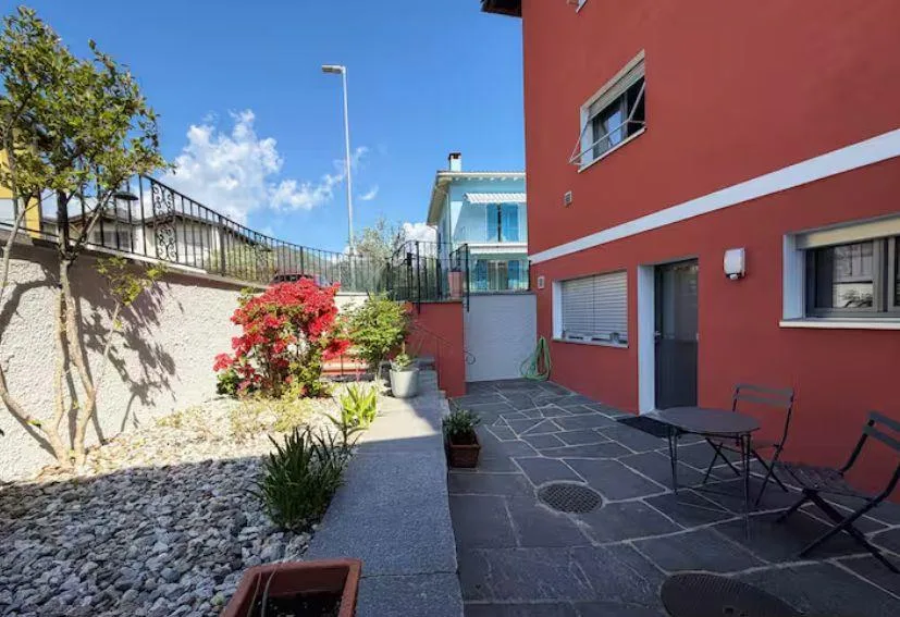 Bilocale ristrutturato con terrazza, ingresso indipendente e parcheggio incluso a Losone – disponibile da novembre per soggiorni di media durata – foto 19 di 20