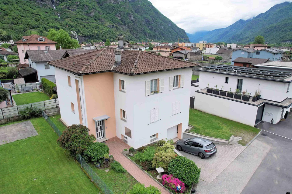 Gut renoviertes Doppelhaus nur wenige Schritte vom Zentrum entfernt – Foto 2 von 14