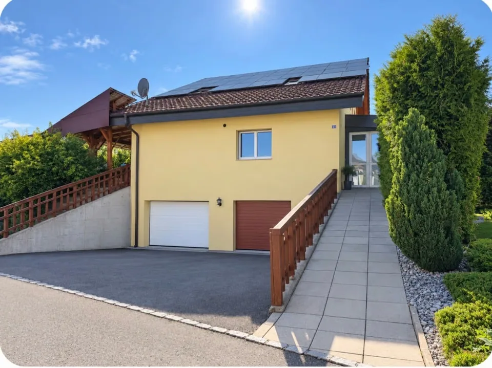 Casa indipendente con volumi generosi e appartamento indipendente a Bulle – foto 3 di 9
