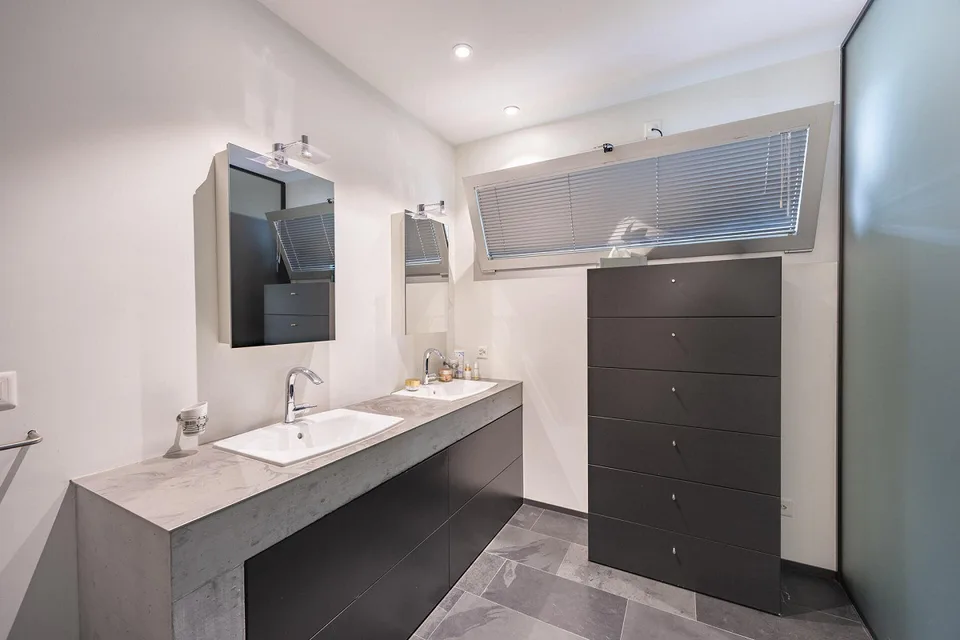 Spacious 3.5-Room Terrace Apartment with Lake View – photo 18 of 23