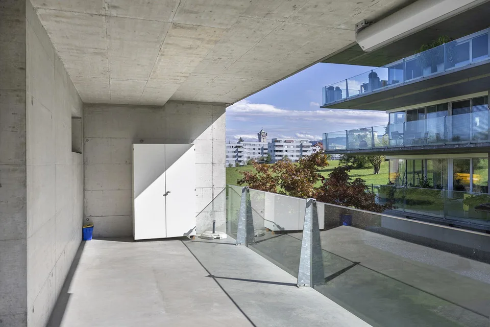 Spacious 3.5-Room Terrace Apartment with Lake View – photo 3 of 23