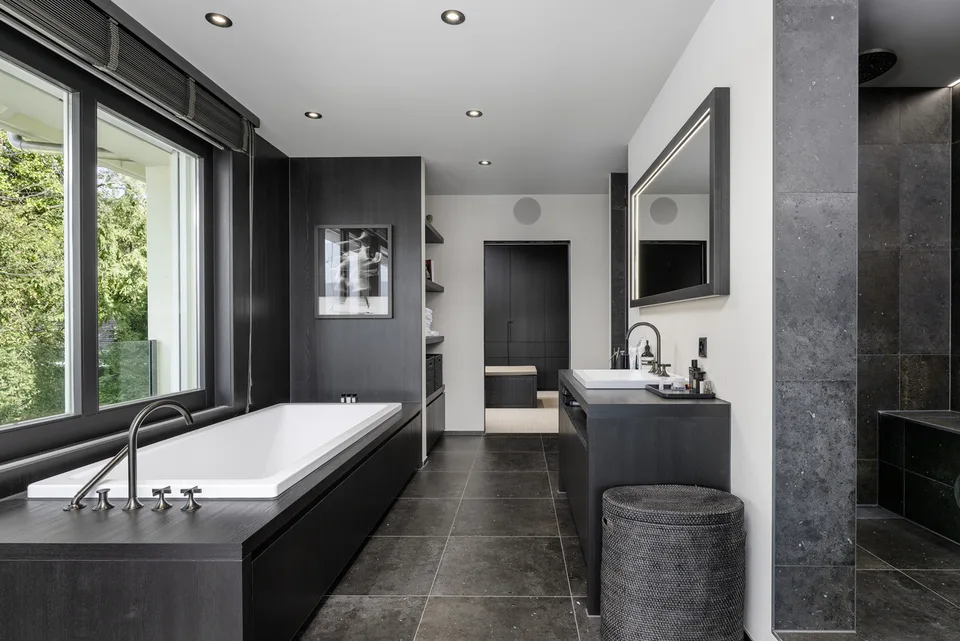 Exklusives Angebot: Bijou mit privatem Seezugang – Foto 9 von 13